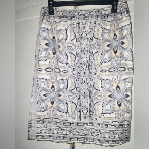 White House Black Market Dresses & Skirts - White House Black Market Elegant Patterned Pencil Skirt